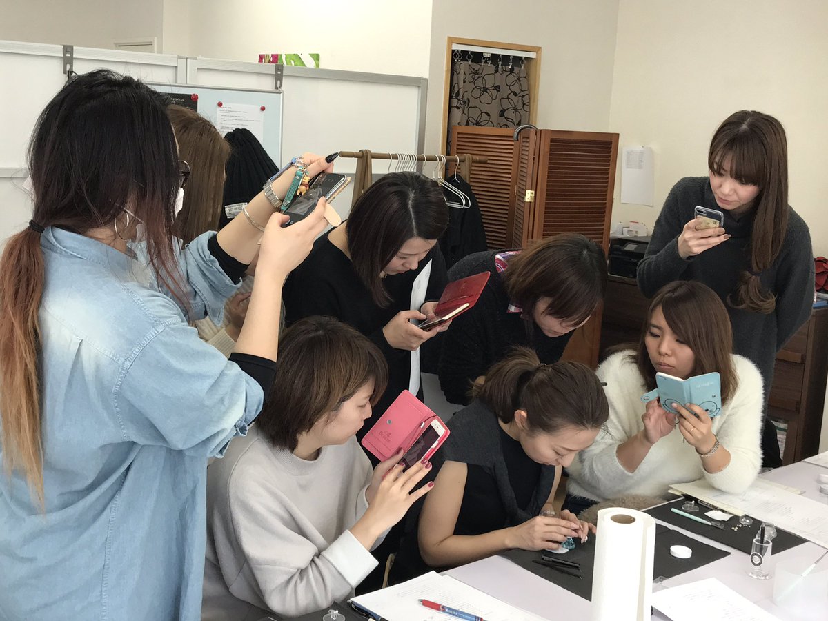 NaiLMijU's tweet photo. あこ先生のデモ中。
みんなの写真の嵐を撮る私(笑)(笑)

#エクスペリエンスコース
#DOUBLE180
#DOUBLE180DX https://t.co/yTcriUXnbl
