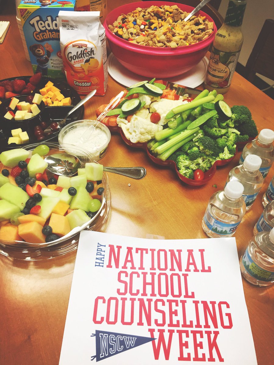 violet_los's tweet photo. Feeling appreciated by our administration. Happy #nscw17 @EHS_maroonpride https://t.co/Hm479lFcSH
