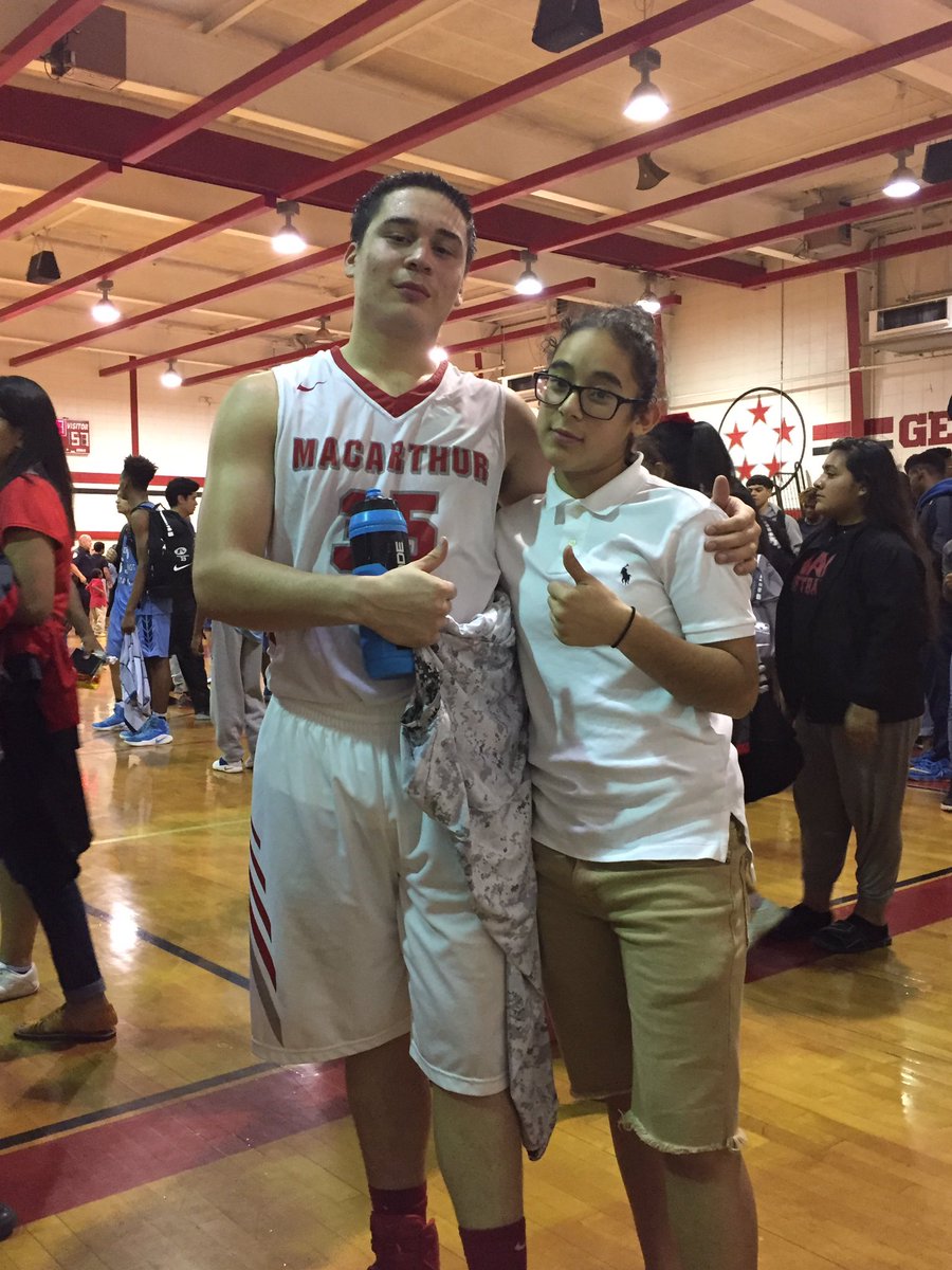 macladygenerals's tweet photo. One. Thing. In. Common #theygetbuckets 🏀@ptavaressss https://t.co/XoZZnA5xCp
