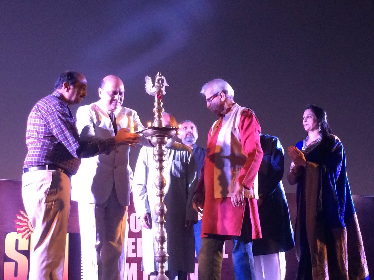 SiffSolapur's tweet photo. The inauguration ceremony of #SIFF..!!!  #PCL #PrecisionFoundation #Solapur https://t.co/Ag6t0y3Hui