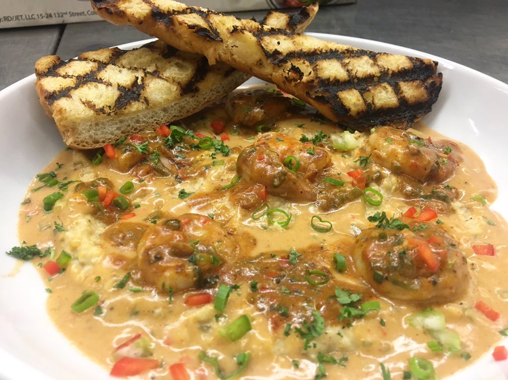 EryBodyEatsB's tweet photo. https://t.co/GN38Y2DZld #ShrimpAndGrits #cashmeoussidehowbowdah #FoodCrushFriday # https://t.co/MsloODzRCp