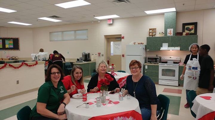 jmcollins103's tweet photo. #RSMSgators #teachercafe great job to Mrs. Furse and her culinary students- lunch was awesome! And St. John for taking the pictures! https://t.co/5bPDPVdC53