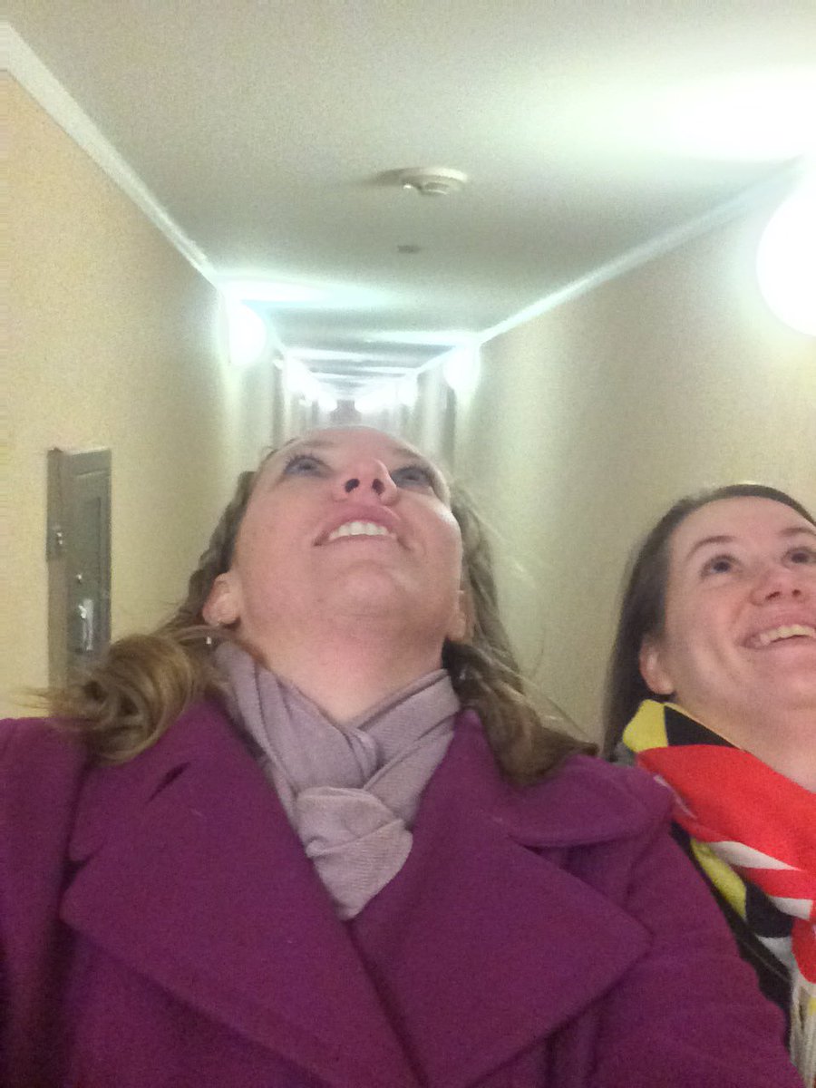 HRS213's tweet photo. Can't look at the floor @nabarri6912 #adventuresinschmovakering #pluscole https://t.co/MDNo3fJs9H