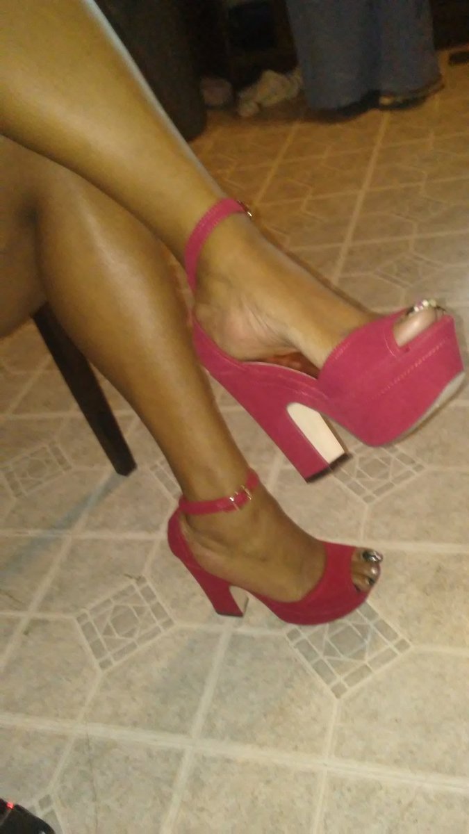 phatasimis3's tweet photo. The bitch hated on my shoes to go with my Valentine's Day fit so can also get both these in her ass real talk try me I give 3 fucks https://t.co/dZmKgjc4MV