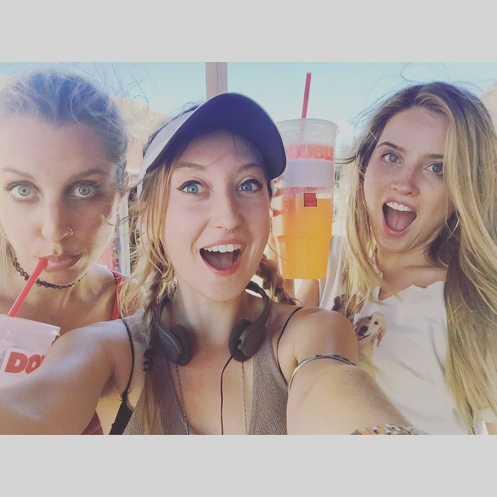 eliseholowicki's tweet image. On set directing Hot Explicit Ladies pilot for @comedycentral ••• #fbf #unabashed #set #se… ift.tt/2kfnM9u