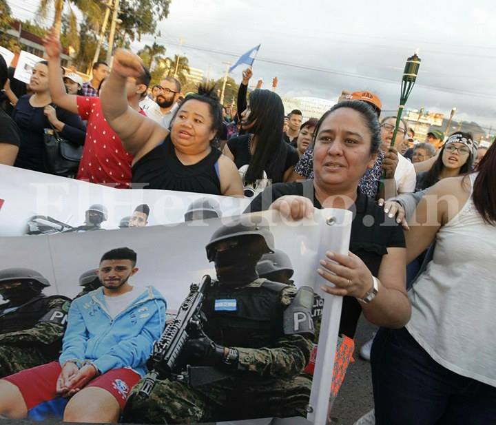 diarioelheraldo's tweet photo. #FOTOS + #VIDEO Así fue la concurrida marcha en #Honduras en apoyo a Kevin Solórzano ►https://t.co/TQpugFIybk https://t.co/InoYl2eWHb