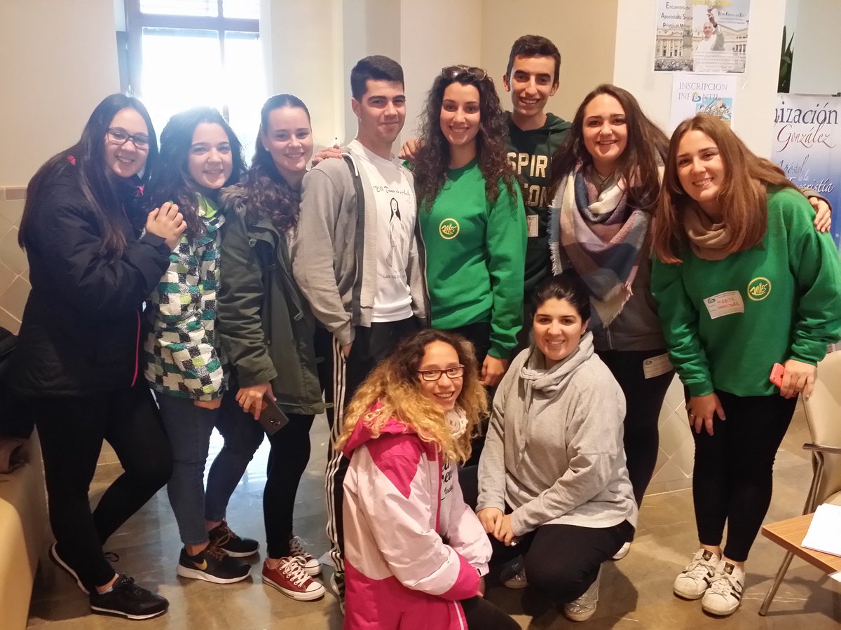 DASMALAGA's tweet photo. El grupo de monitores dispuestos para atender la guardería #ENCUENTROAS https://t.co/q50GDA7D5g