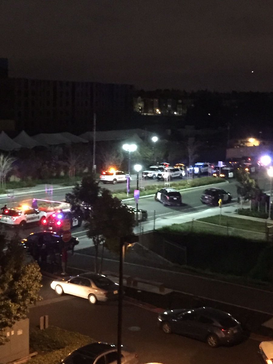 mandar1012's tweet photo. #milpitas able street blockade post reported gun shots at ilara apts https://t.co/b5b5W3bj6c