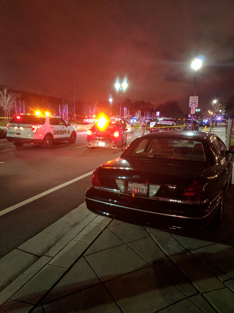 mandar1012's tweet photo. #milpitas able street blockade post reported gun shots at ilara apts https://t.co/b5b5W3bj6c