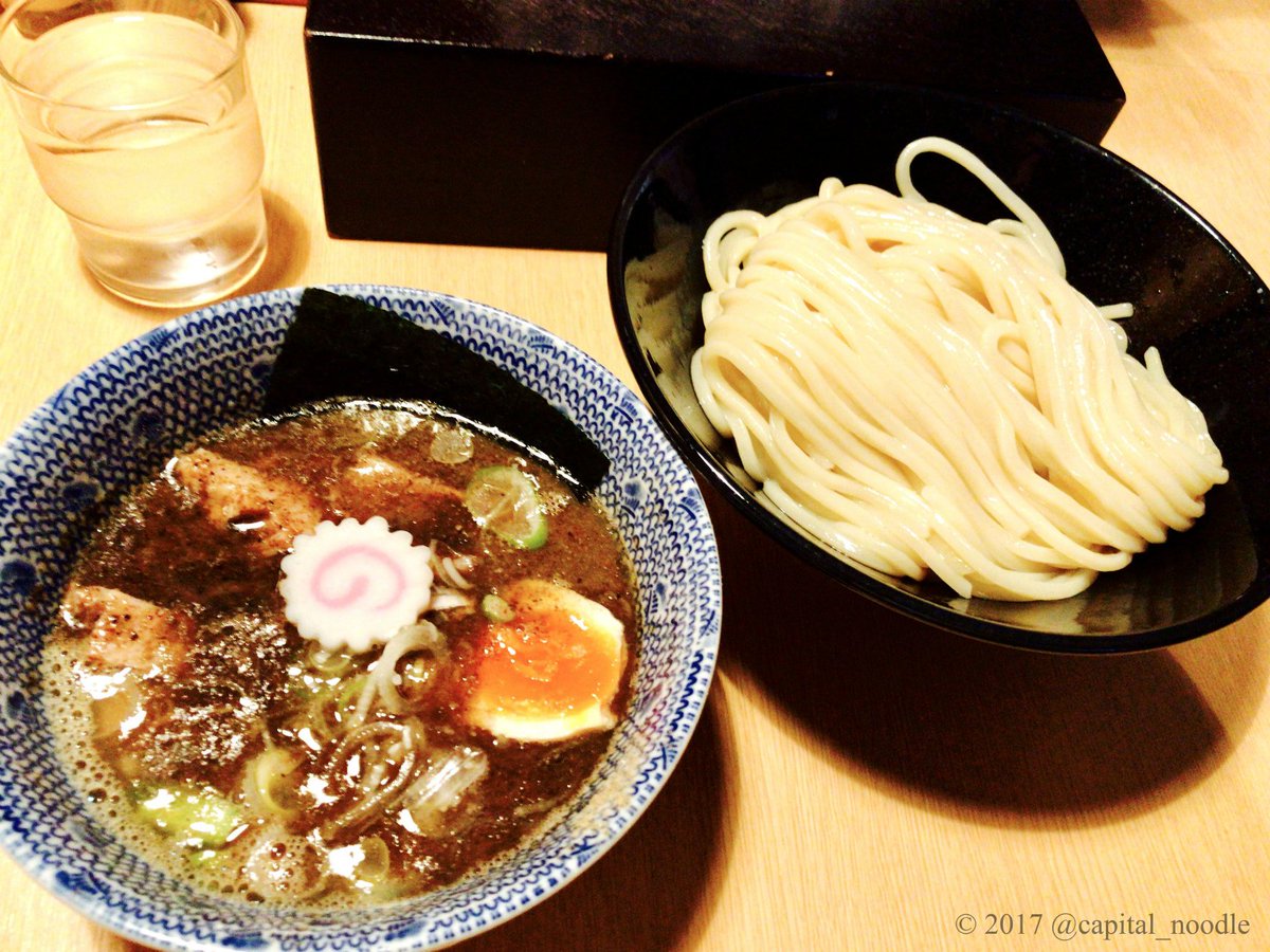 capital_noodle's tweet photo. [改装休業中]【頑者】(埼玉･本川越)
つけ麺の具として初めて魚粉を取り入れた店で、つけめん(¥850)は濃厚な味のつけダレを鯖中心の魚粉の効果でしつこさを軽減し、冷たく〆られ香りと歯応えを際立たせた自家製麺との絡みを増幅させる一品。https://t.co/uiqczPHqqG