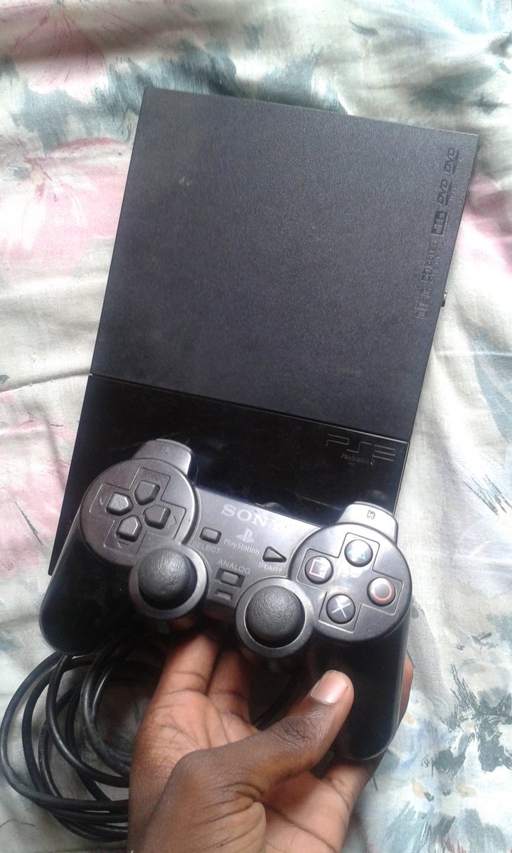 panjie116's tweet image. @fumba_me Yo look what I found when I was cleaning the bedroom today😂 #MyFirstConsole