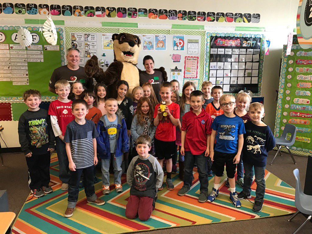 MsKellyinRoom2's tweet photo. Had a great time doing JA in a Day with the volunteers from Otterbox! #weldre4edtech @defiantedtech https://t.co/WYJHb7OkuG