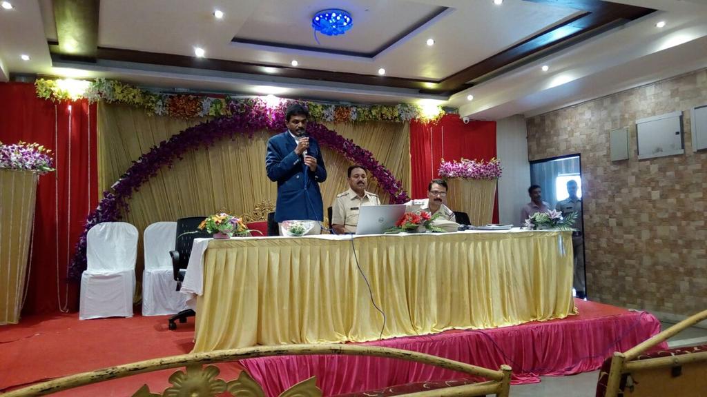 ajnipst's tweet photo. @NagpurPolice 
आज दि. 11.02.17 रोजी पोलीस स्टेशन अजनी तर्फे सिध्देश्वर मंगल कार्यालय येथे कार्यशाळा घेण्यात आली. https://t.co/3F9xagYQwJ