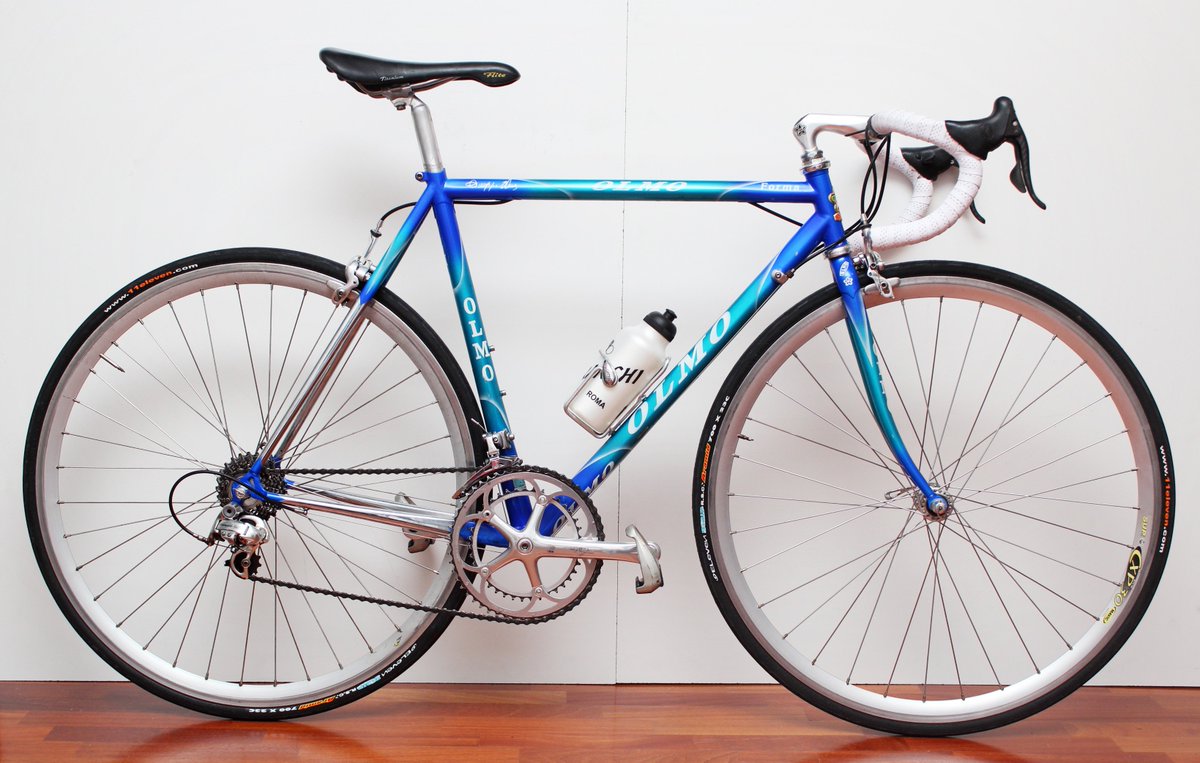 chiassa68's tweet photo. A really beauty since 90's. Olmo Forma, multi shape Columbus tubes, Campagnolo Record Titanium 9 speed. #vintagesteel #vintagebikes https://t.co/aZcLuf5eok