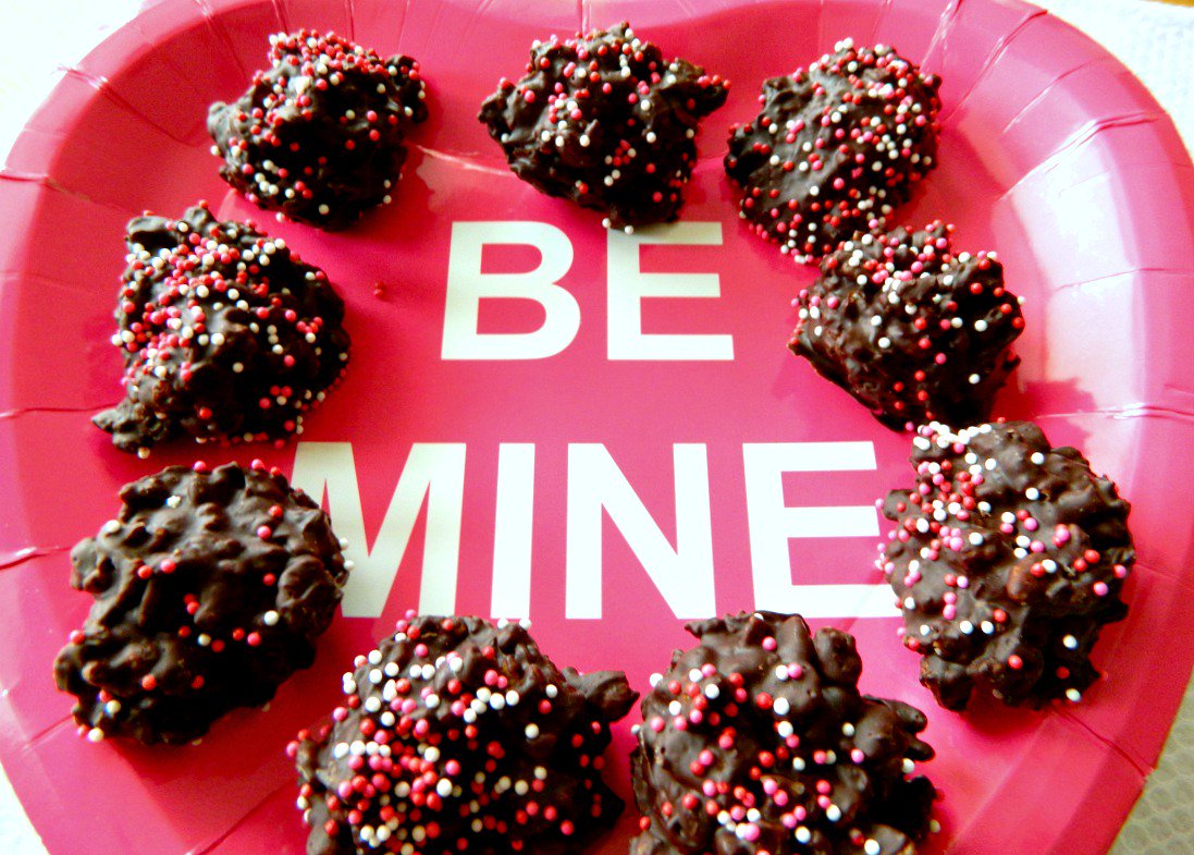 skinny_sweets_d's tweet photo. Dark Chocolate Crunchy Clusters https://t.co/3XMvVfGwV9 #darkchocolate #chocolatetruffles #Chocolateclusters #ricekrispies #Valentine #love https://t.co/PpTtZeDfjX