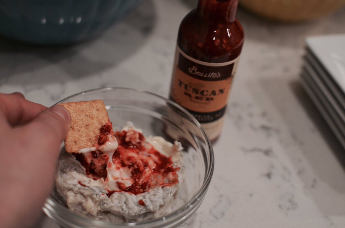 BollitosTweets's tweet photo. Aged #Goat🐐Cheese & #TuscanRed🇮🇹 👌#CalabrianChili #CookingWithZach https://t.co/ckt0ak56wT