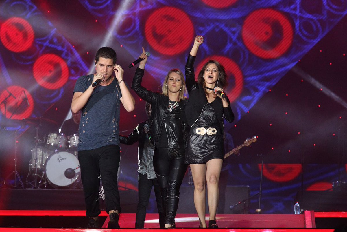 FiestaIndep's tweet photo. Nostalgia pura! @kudai vuelve a los escenario con sus grandes éxitos en la Fiesta de la Independencia https://t.co/lCap9bdntf #TalcaSeMeueve https://t.co/tq4q7JyOwO