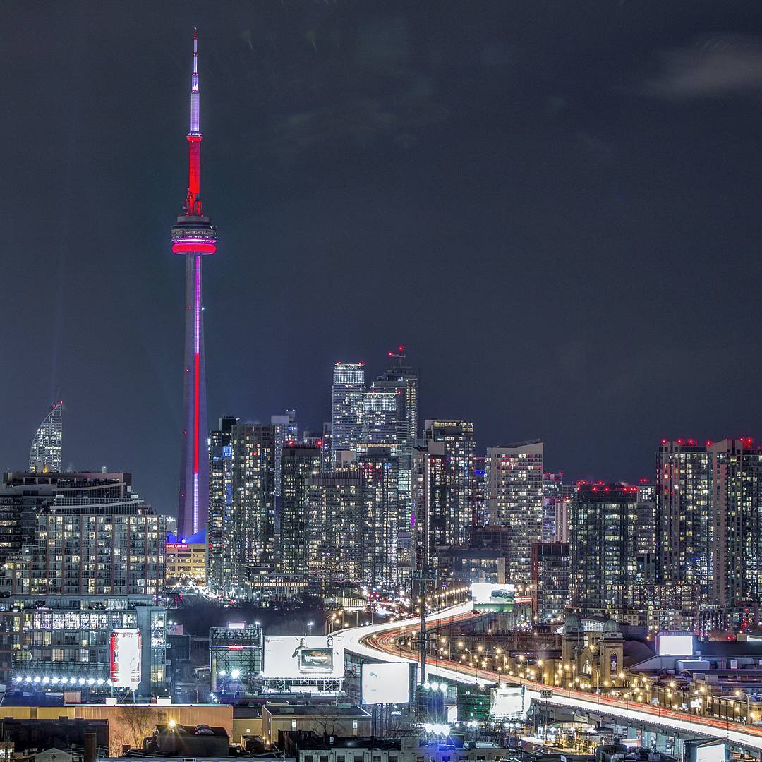 blogTO's tweet photo. Hello weekend! - Photo by 416shots https://t.co/42PnRKdBYV https://t.co/EoF915DqaO