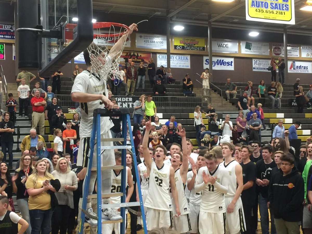 JustinGiles_'s tweet photo. (W/Video) Desert Hills tops Pine View in 2OT thriller to win the Region 9 title. Amazing game!! https://t.co/bRVJ7cjPUx https://t.co/63sQlEpoyE