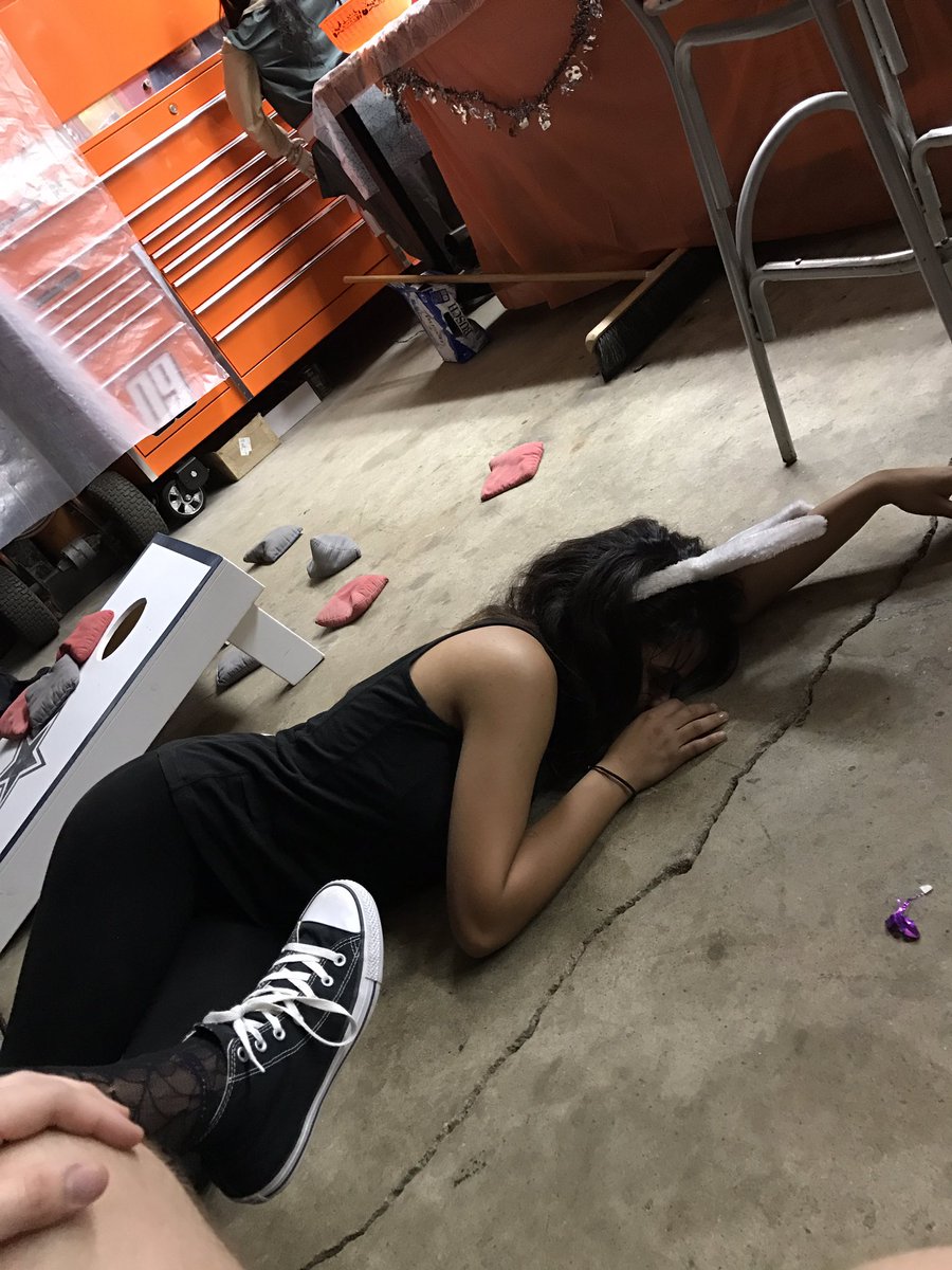 austi_slater's tweet photo. Happy Birthday Sydney! 😘🎉 this is the only picture I have of you 😂😂 @sydneyrella_ https://t.co/PrByeysa9j