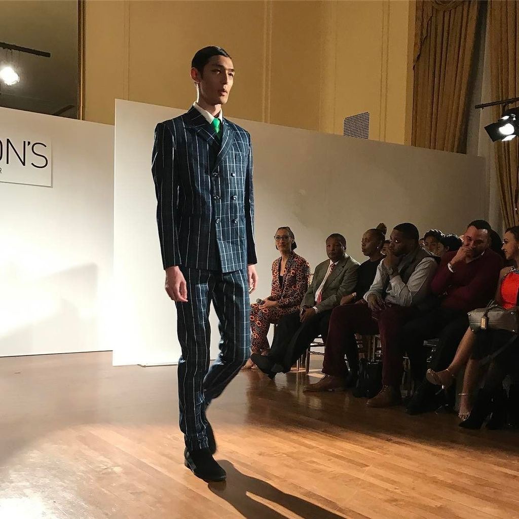 TSDAGENCY's tweet photo. #frontrowfashion #bespoke #style by @clavonswear #fw2017 #fashionweek #INBLVCK #tsdimage https://t.co/1CLeZSSOAw https://t.co/2c4QiSxcaA