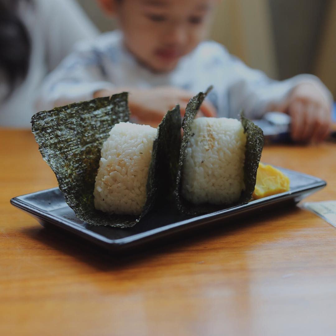 Onigiri - a perfect treat for your little rice ball (see what we did there?) 👶 

Photo by <a href="/d/">d</a>.vongsaly