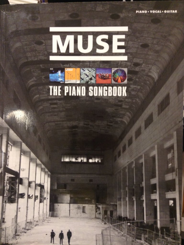 SamiraLibreros's tweet photo. Atravesé una plaza desconocida en otro país solo para comprar esto #MuseandMarsInMexico @museband @ocesa_rock https://t.co/2IirsmgVZT
