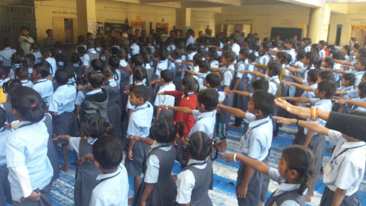 BPCRetailHazira's tweet photo. SAKSHAM pledge at Gram panchayat school Kawas. @BPCLRetail , @BPCLRETAILSURAT ,@Raajeev999 https://t.co/v4ArWiYaVG
