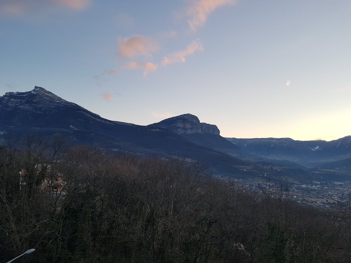 arsoneme's tweet photo. @alexandrablanc3 @LaMatinaleWE @itele  je confirme il fait beau à Chambéry  (savoie) https://t.co/TSYRBjj8XX