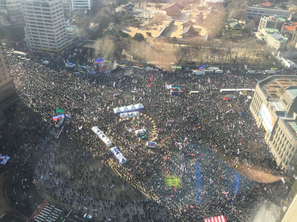 이시간 하늘에서 본 태극기집회 터진다 터져
이 추위에 이정도면 3.1절엔 300만 모인다
정치인이 나라를 말아먹고 풀뿌리 국민이 나라를 살린다