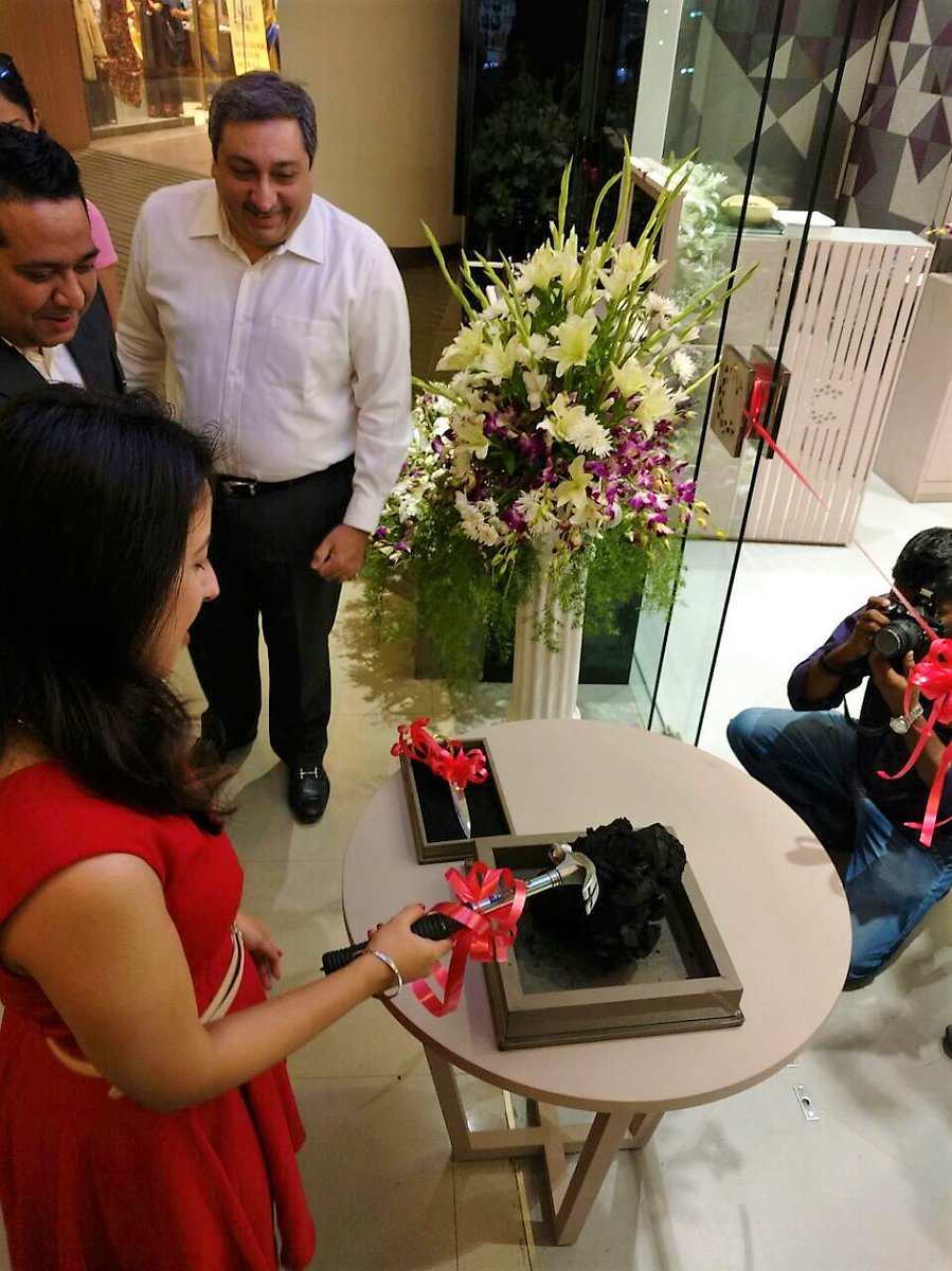 caratlane lower parel