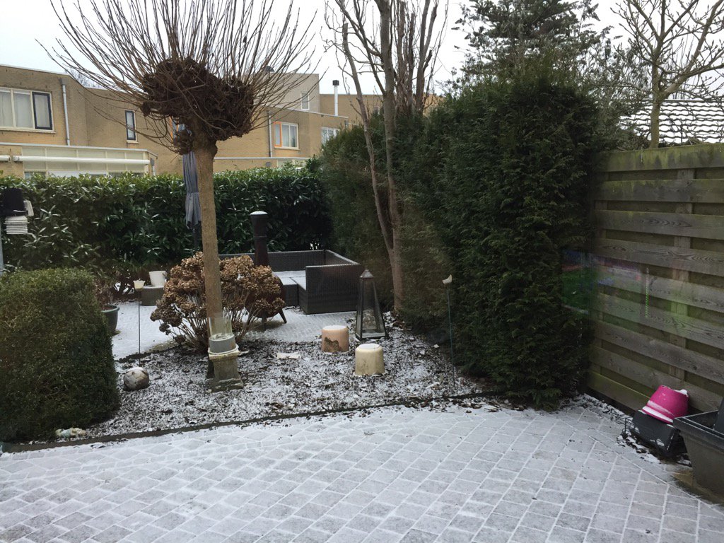 Keesvanzanten's tweet photo. In een aangepoederd landschap zit meer sneeuw in de lucht. Haal de slee maar tevoorschijn. 3 cm is mogelijk #almere https://t.co/eqBNDutpEi