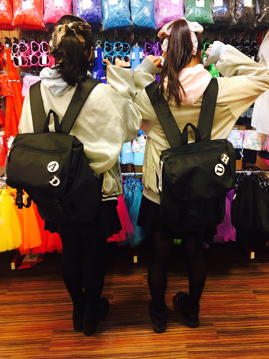 390sannomiyaopa's tweet photo. 👭お客様スナップ👭
あみたちゃんとゆかろうちゃんをスナップ📸📸双子コーデがとっても可愛かったのでお声がけさせていただきました😊お2人とも笑顔が可愛くてスタッフメロメロです😍ご協力ありがとうございました🎵
＃サンキューマート https://t.co/0nmfNqf39B