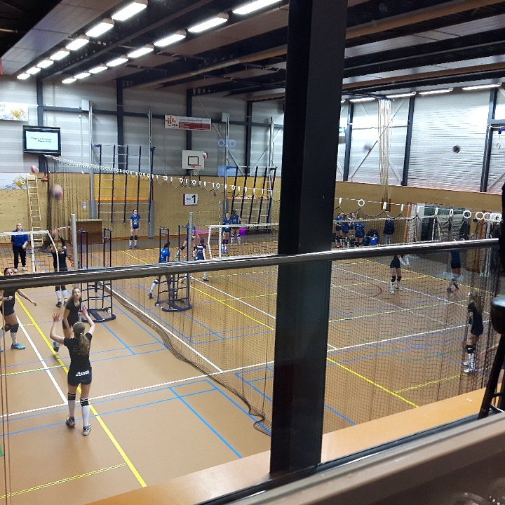 Voltena_NL's tweet photo. Al een gezellige drukte in sporthal de Iris. Zometeen 2 wedstrijden om 930u #Atopklasse #Btopklasse #Voltena #VCWik #Sliedrechtsport https://t.co/ZxuCSqOJAL