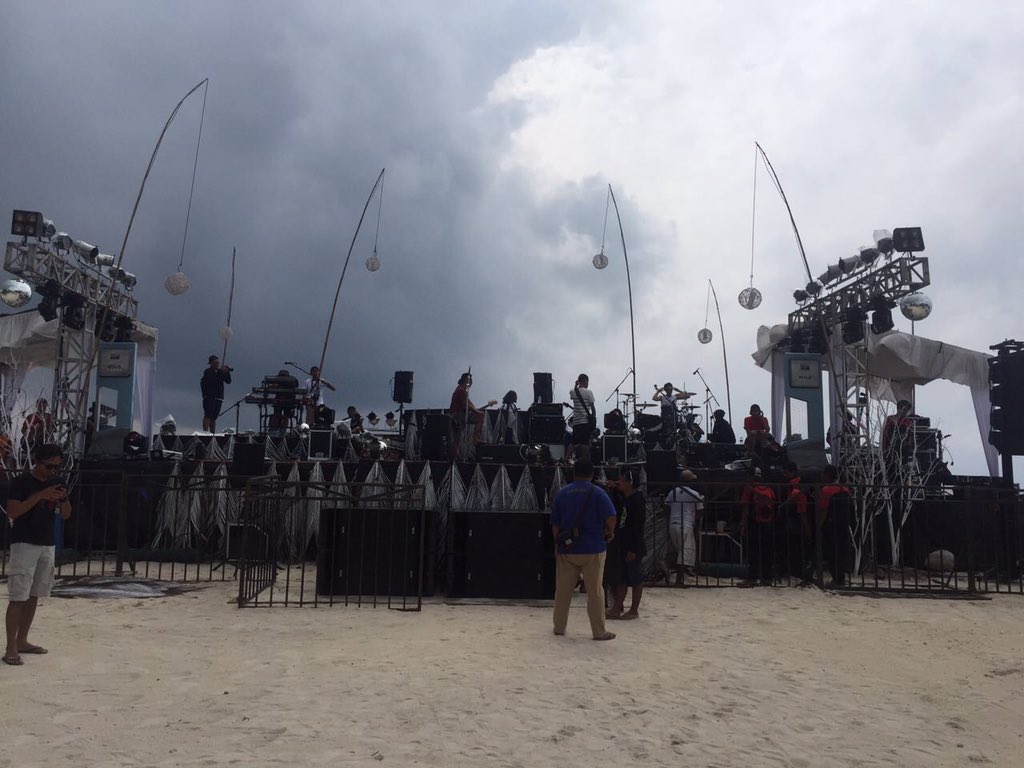 Doakan semoga Sunset Concert <a href="/NOAH_ID/">NOAH</a> dalam rangka #NOAH7DaysInParadise lancar. Ditunggu loh, Sahabat :)