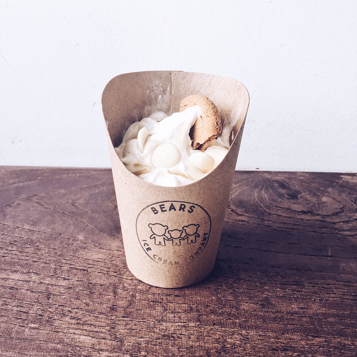 bears_icecream's tweet photo. #glacieroftheweek of the week! Gingerbread, white chocolate and maple syrup 🐻🐻🐻🍦 #bearsicecream #creativesoftserve #goldhawkroad #icecream https://t.co/VqlkCjD0gy