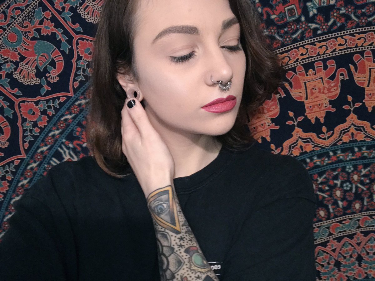 xojennybean's tweet photo. Cause 3am is generally the time I remember that I always forget to post selfies to twitter #hi #whatsuphello https://t.co/CzHksf5QQb