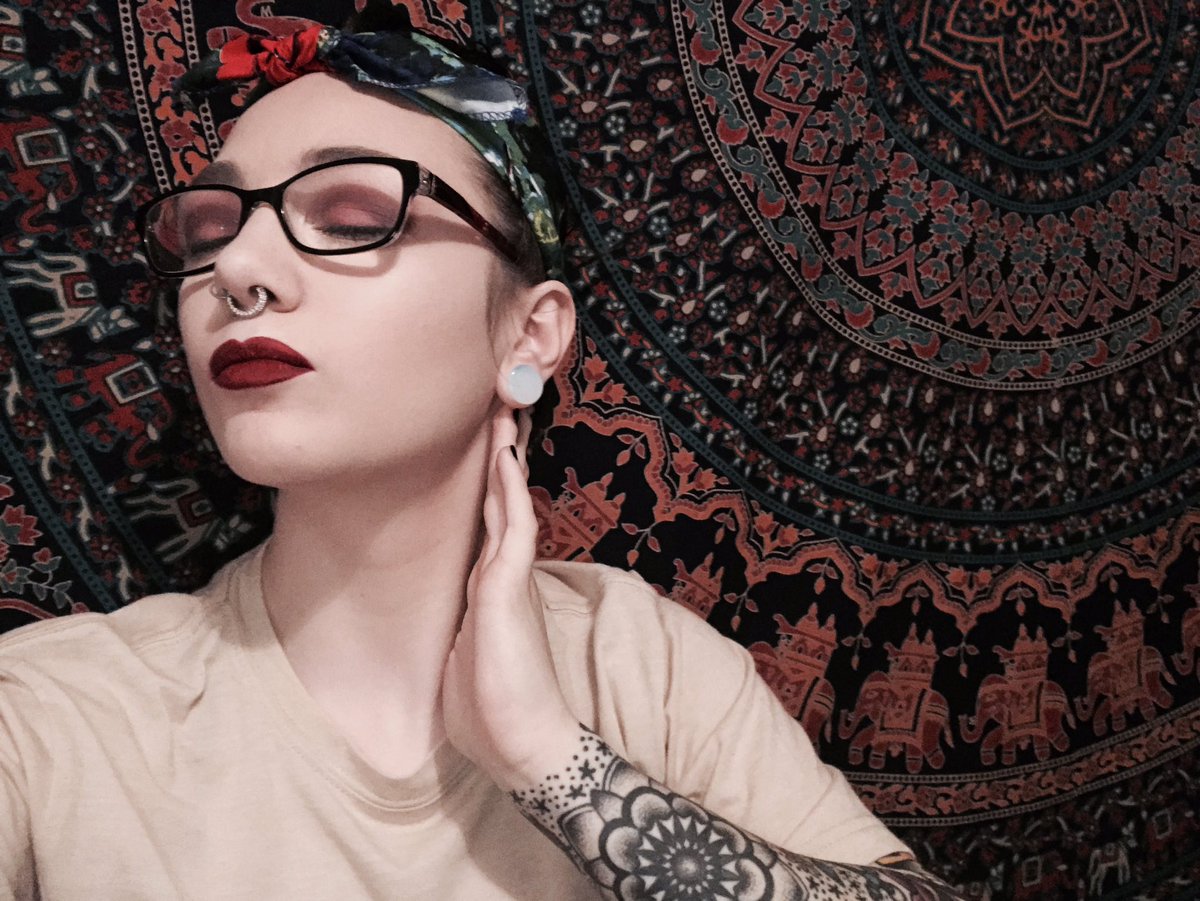 xojennybean's tweet photo. Cause 3am is generally the time I remember that I always forget to post selfies to twitter #hi #whatsuphello https://t.co/CzHksf5QQb