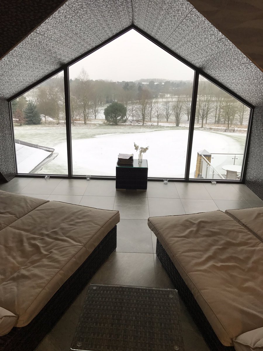 SpaCotswold's tweet photo. Stunning view from the spa this morning! #SnowDay2017 #Cotswolds #spa https://t.co/xhZCjkPHiH
