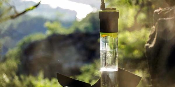 AppyGeekEs's tweet photo. Crean botella de agua que se rellena con la humedad del ambiente https://t.co/AQnjelLdiE #SomosGeeks https://t.co/MBCNPof9GK