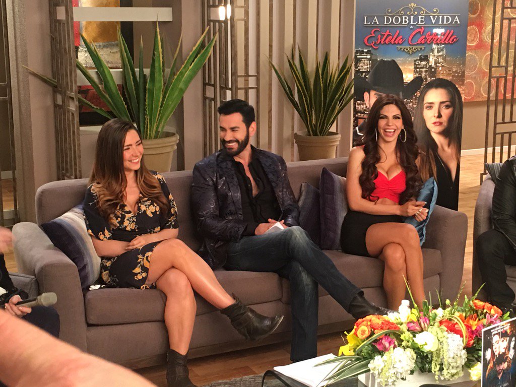 Buenos días ... entrevistas hablando del gran estreno de <a href="/EstelaCOficial/">Doble Vida de Estela</a> con las bellas <a href="/AriDiazz/">Ariadne Díaz ✨</a> y <a href="/afri_zavala/">Africa Zavala</a> !