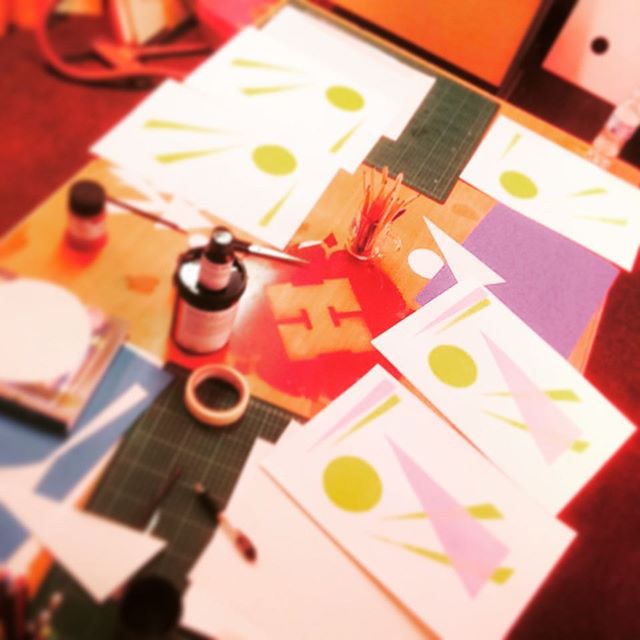 leigh_hackspace's tweet image. First introduction to #screenprinting workshop and we've been very productive! #leighhackspace #hackspace #...instagram.com/p/BQ