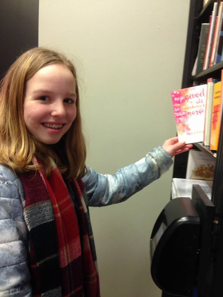 Trojetweet's tweet photo. Het boek van de jongste dichter van #Ede ligt NU in de winkel. Haar naam: #MerelVoogd. Onthoud die naam. https://t.co/1mYWuLNYK5
