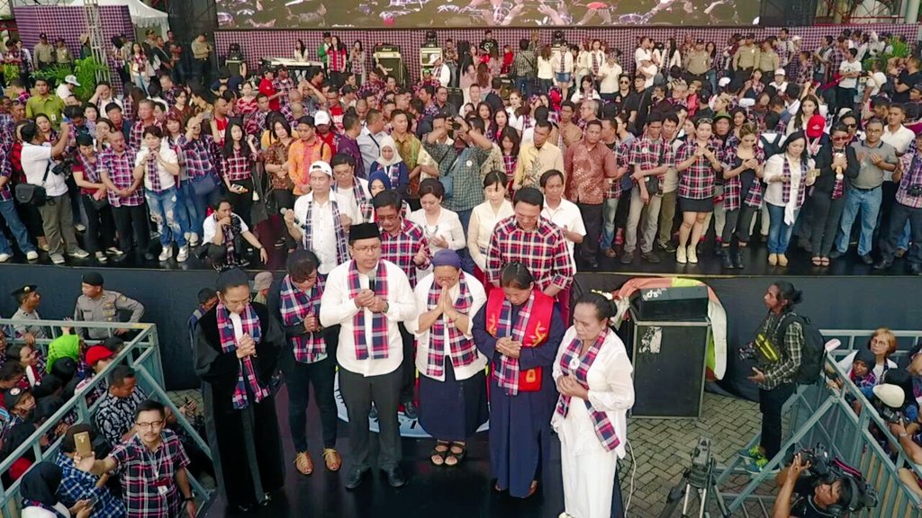 GunRomli's tweet photo. No 2 Pesta Rakyat di PRJ adlh terima kasih &amp; syukur dgn berakhirnya kampanye pilkada DKI 🙏✌ https://t.co/Uz5Y4NsKfQ