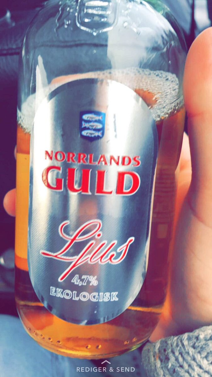 Knoos's tweet photo. På vei til Oslo for å se på hockey da👍🏻☺ varmer opp med en kalden 😬 https://t.co/a3NIXLrhQl
