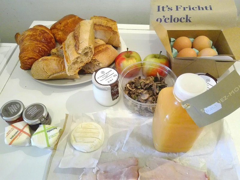 Envie d'un #brunch sans sortir de chez vous ? #Frichti vous livre à Paris. J'ai testé pour vous ! bit.ly/2kejGDm