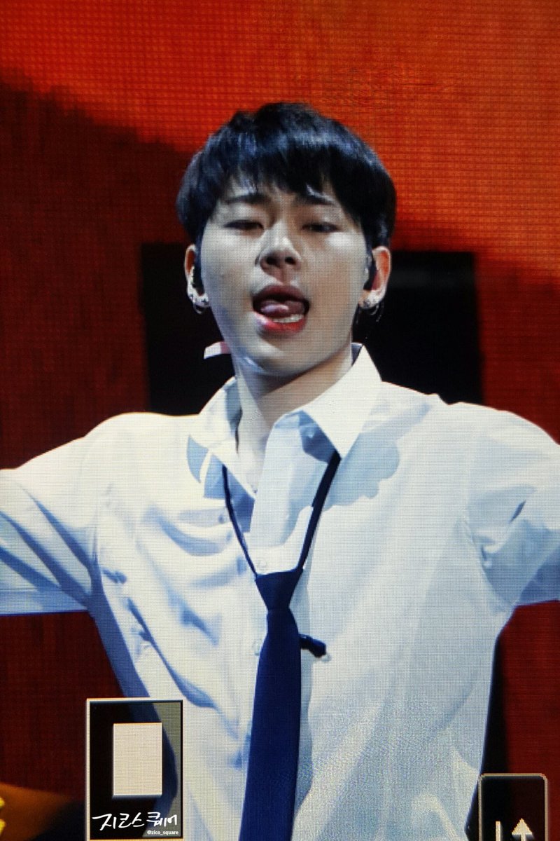 zikwon_06m's tweet photo. あぁ…優等生くんがこんなえってぃに制服をはだけさせて、、、、、、、先生泣いてる https://t.co/LTD3Q2ehc2