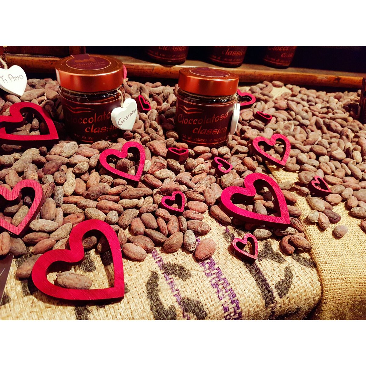 adefrancesco67's tweet photo. San Valentino è già arrivato al @SalonChocolatMI.
#sanvalentin #love #heart #chocolate #chocolatelovers #chocoexperience #food https://t.co/l86fGwT4L8