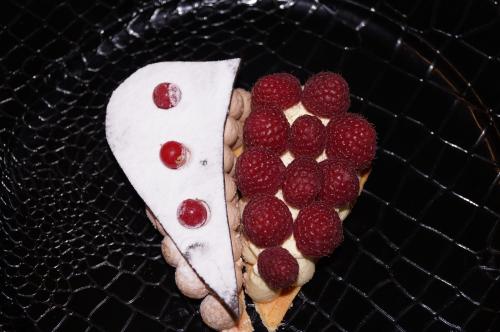 Tirapu50's tweet photo. Le Saint-Valentin: Découvrez, le "Saint-Valentin", notre dessert à partager pour la fête des amoureux. Une première… https://t.co/ZlUnIfzU6X https://t.co/TyRfjwwpik