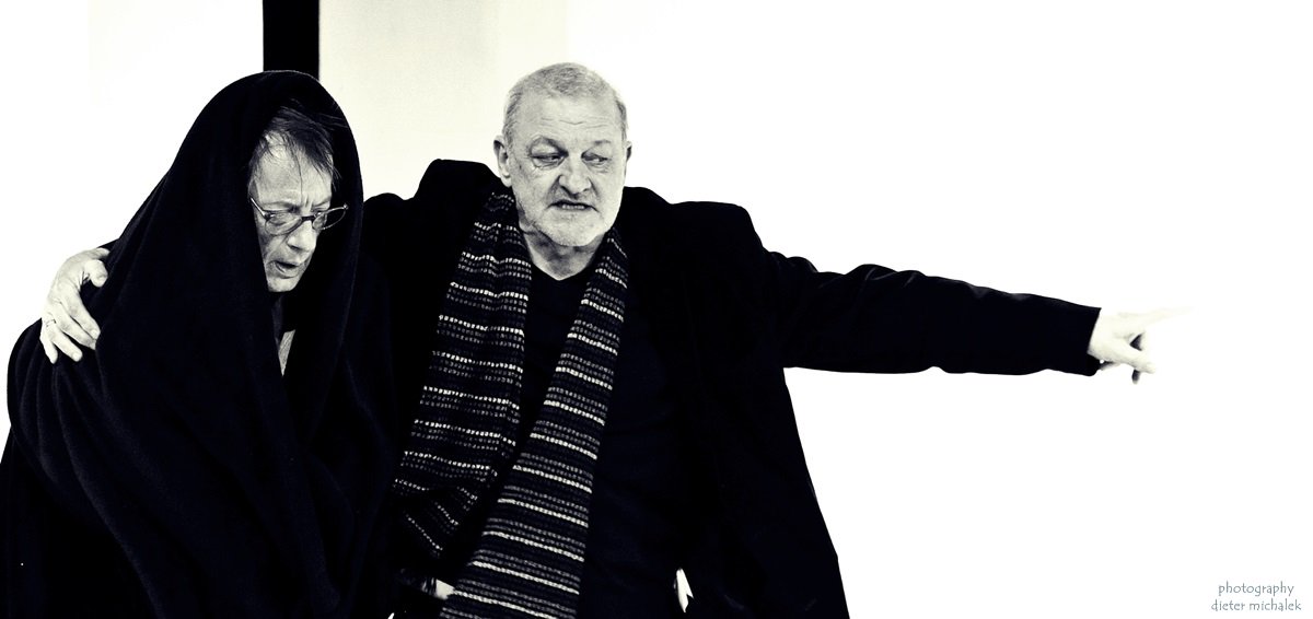 dietermichalek's tweet photo. #YasminaReza `s #Komödie " #Kunst " mit #LeonardLansink und #LucFeit / #garching bei #muenchen #theater #kultur #blackandwhitephotography https://t.co/yKbZzEoBYs